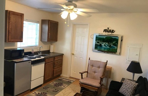 Kimberly Casa | Cozy Cottage House B with Double Carports