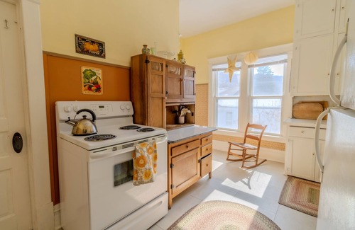 Empire Casa | Cozy Cottage in Empire walkable to Lake Michigan