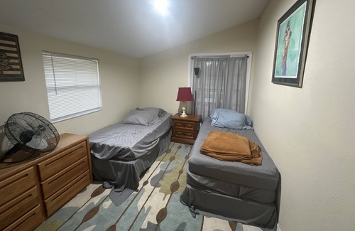 Greater Northdale Casa | Cozy cottage in Lutz.Country feel only 15 mins from Tampa international airport
