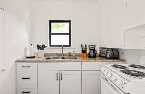 North End Cabaña | Cozy cottage in North End on tree-lined street.
