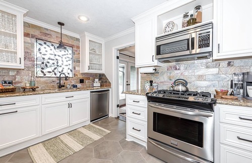 Garden Oaks Casa | Cozy Cottage in Oak Forest