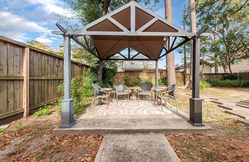 Garden Oaks Casa | Cozy Cottage in Oak Forest
