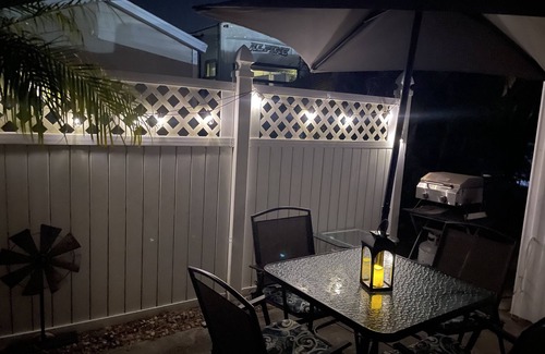 North Naples Cabaña | Cozy cottage in peaceful Naples close to beaches with WiFi, AC, fitness room