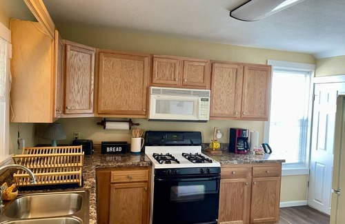 Tennerton Casa | Cozy Cottage in Perfect Location with Hot Tub!