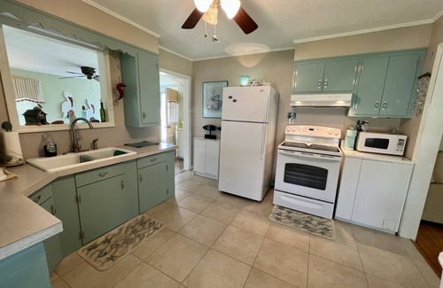 Marshallberg Casa | Cozy Cottage in quiet neighborhood not far from beaches