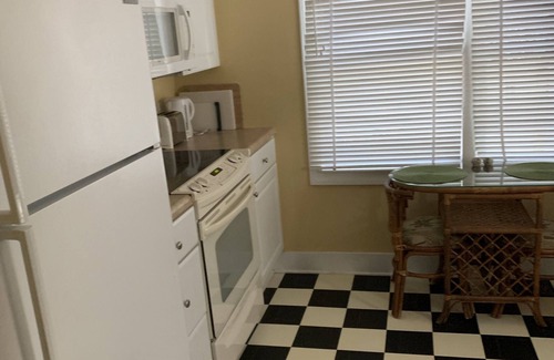 Historic District Cabaña | Cozy Cottage in the Heart of Historic District!