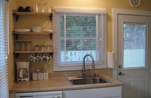 Historic District Cabaña | Cozy Cottage in the Heart of Historic District!