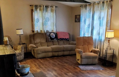 McMillan Cabaña | Cozy Cottage in the U.P.