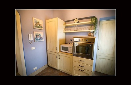 Chianni Cabaña | Cozy cottage in Tuscan hill village with free parking and AC