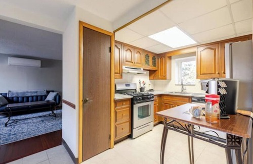 Bethlehem Casa | Cozy Cottage just a 5 minute drive from downtown Bethlehem, PA!