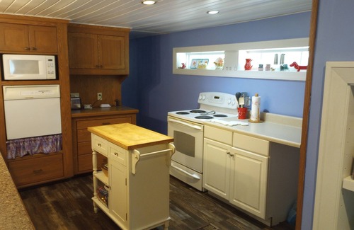 Summerton Casa | Cozy Cottage Just a Block From a Boat Landing and a Beautiful Pristine Lake
