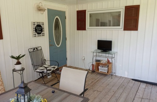 Summerton Casa | Cozy Cottage Just a Block From a Boat Landing and a Beautiful Pristine Lake