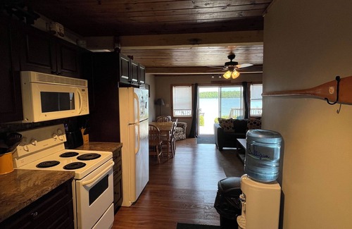 Tobermory Cabaña | Cozy cottage located on Cameron Lake in beautiful Bruce Peninsula
