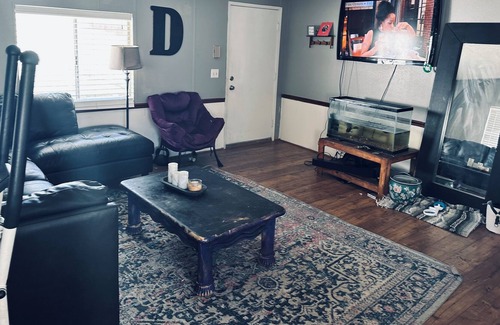 Val Verde Cabaña | Cozy cottage located minutes from LA.