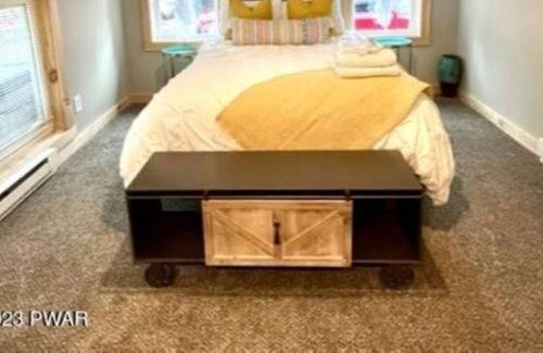 Lakeville Cabaña | Cozy cottage located 2 blocks from lake Wallenpaupak