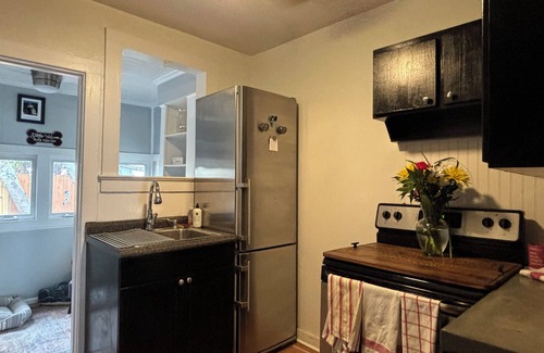 Indian River Bluff Cabaña | Cozy cottage minutes from beaches, historic downtown, and vibrant arts district!