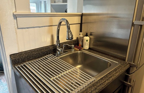 Indian River Bluff Cabaña | Cozy cottage minutes from beaches, historic downtown, and vibrant arts district!