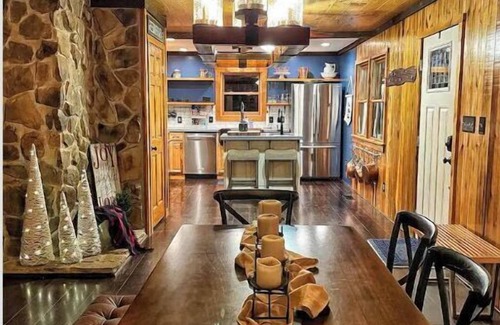 Snowshoe Cabina | Cozy Cottage - Minutes from Snowshoe Ski Resort!