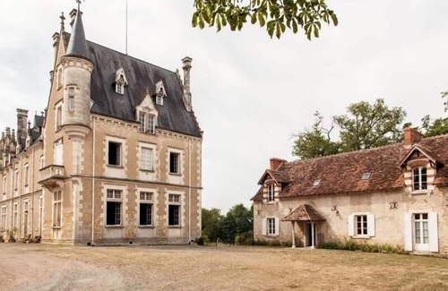 Arthon Cabaña | Casa acogedora en Berry: cerca de Châteauroux, ideal para familias, jardín, WiFi, parking privado.
