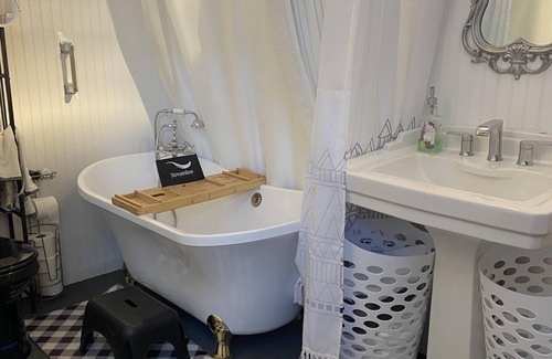 Bay Minette Cama Y Desayuno | Cozy Cottage near downtown Bay Minette and Court house