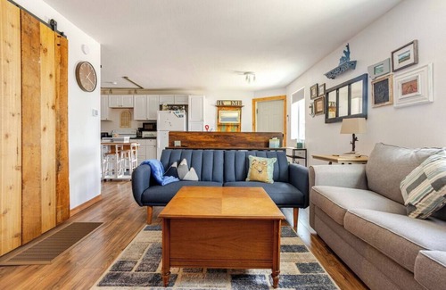 Anaconda Casa | Cozy Cottage near downtown brings Georgetown Lake & Fairmont to your fingertips!