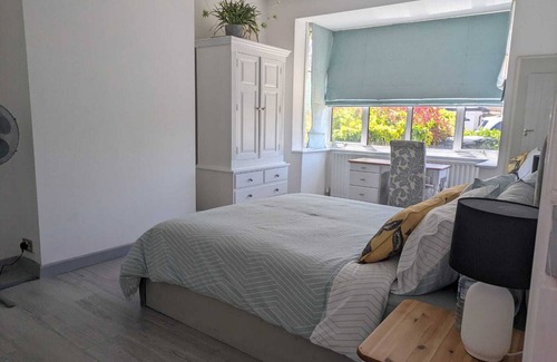 Alexandra Casa | Cozy Cottage near London in Beautiful Surrey.