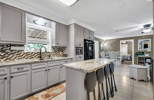 West Livingston Cabaña | Cozy cottage near the lake with private pool and hot tub. Dog-Friendly!