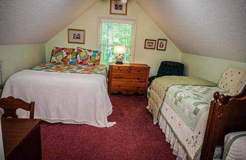 Pine Mountain Chalet De Esquí | Cozy cottage nestled in the woods
