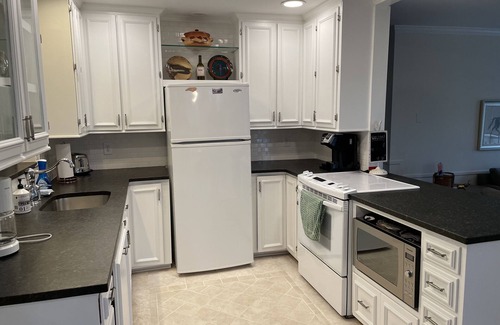 Saluda Casa | Cozy Cottage nestled in the forest. 2 Minutes to downtown Saluda.