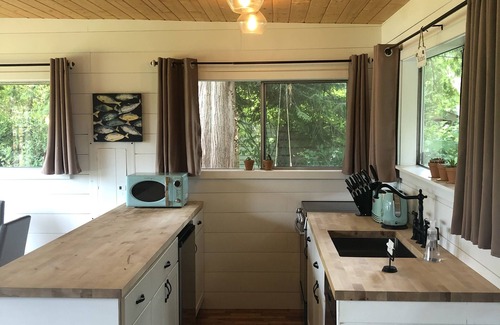 Lake Morton-Berrydale Casa | Cozy Cottage on a LAKE!
