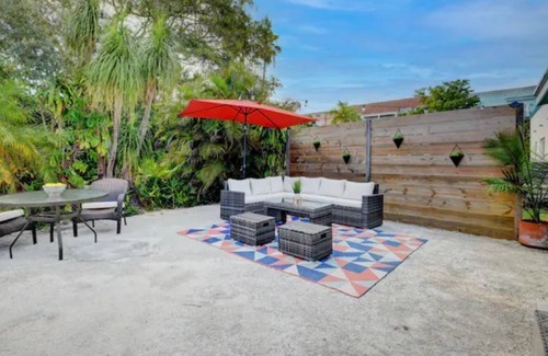 Delray Beach Cabaña | Cozy cottage on Atlantic Ave under 1mi from Beach!