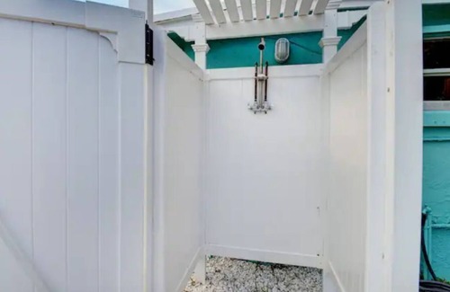 Delray Beach Cabaña | Cozy cottage on Atlantic Ave under 1mi from Beach!