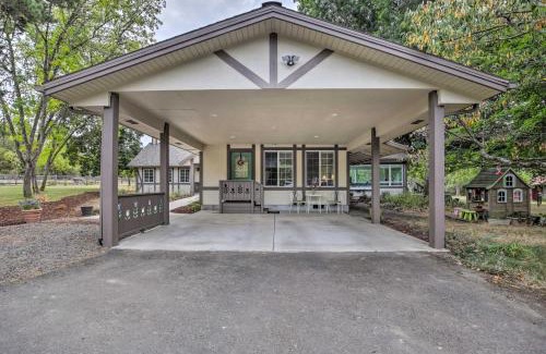 McMinnville Casa | Cozy Cottage on Flower Farm with Baker Creek Views!
