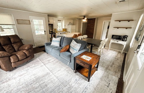 Kendall Casa | Cozy Cottage on Gravel Lake, WMU, Wine Trail, Kayaks