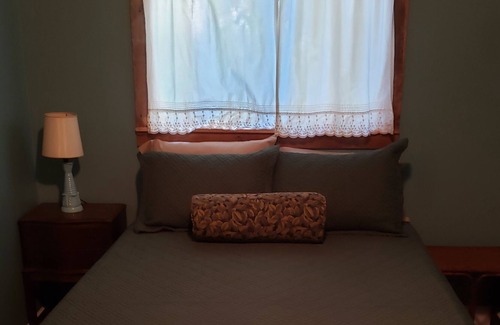 Molalla Cabaña | Cozy Cottage on hobby farm in rural historic small town