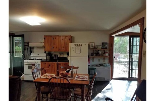 Bridport Cabaña | Cozy cottage on lake Champlain