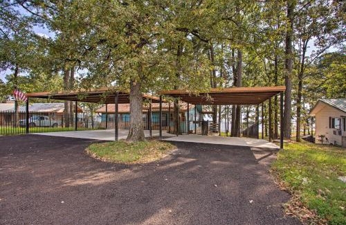 Avinger Casa | Cozy Cottage on Lake O The Pines with Lake Views!