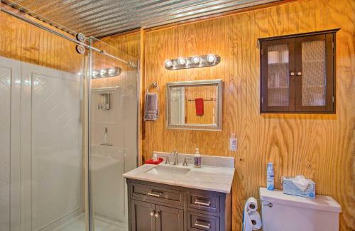 Avinger Casa | Cozy Cottage on Lake O The Pines with Lake Views!