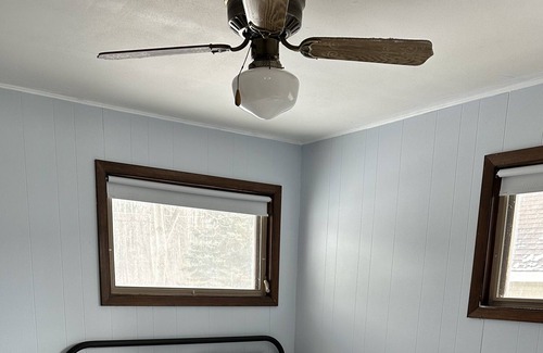 Shawano Cabaña | Cozy Cottage on Shawano Lake