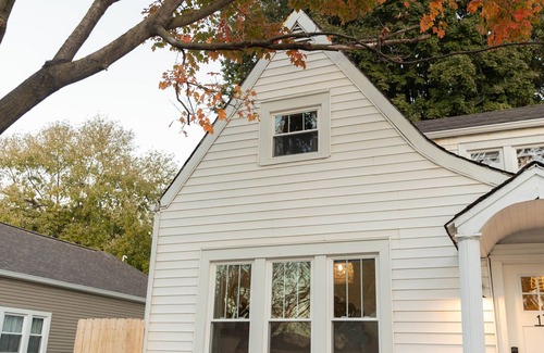 New Albany Casa | Cozy Cottage on Spring---Centrally Located and 10 mins from downtown Louisville