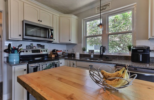 Holly Hill Cabaña | Cozy Cottage on the River