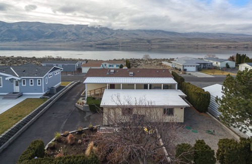 Desert Aire Casa | Cozy Cottage on the Columbia with breathtaking views w/hot tub