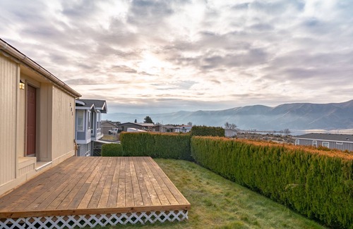Desert Aire Casa | Cozy Cottage on the Columbia with breathtaking views w/hot tub