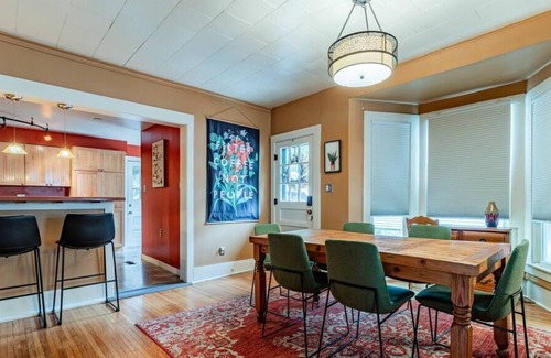 Urbana Casa | Cozy Cottage on Webber - Trautman STR
