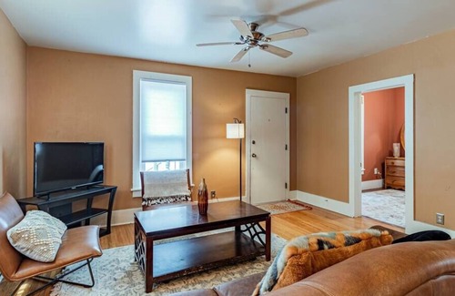 Urbana Casa | Cozy Cottage on Webber - Trautman STR