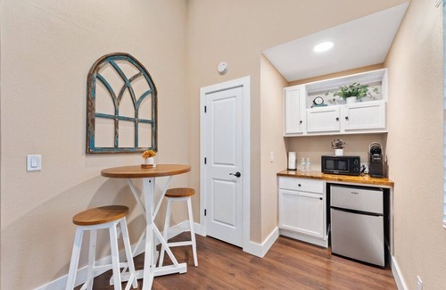 Branson Cabaña | Private Hot Tub and Fire Pit - COZY COTTAGE