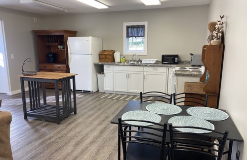 Grant Cabaña | Cozy Cottage, Quiet and Peaceful, Minutes from Lake Guntersville