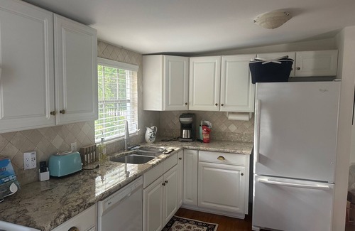 Hobe Sound Cabaña | Cozy cottage retreat walking/biking distance to downtown Hobe Sound and Beach