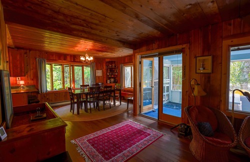 Northport Cabaña | Cozy Retreat Cottage con Sandy Beach en Grand Traverse Bay