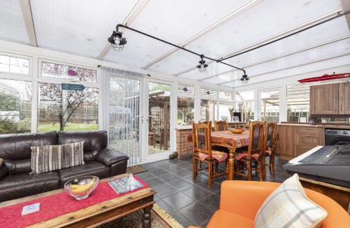 Bournemouth Casa | Cozy Cottage, Secure Garden, Dog Freindly